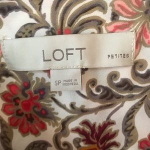 Beautiful petite LOFT blouse In excellent shape.